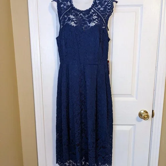 Vince Camuto Navy Lace Sleeveless Round Neckline Midi Dress size NWT